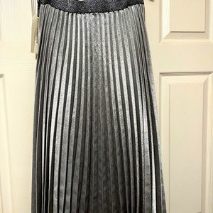 BRAND NEW PLEATED SKIRT